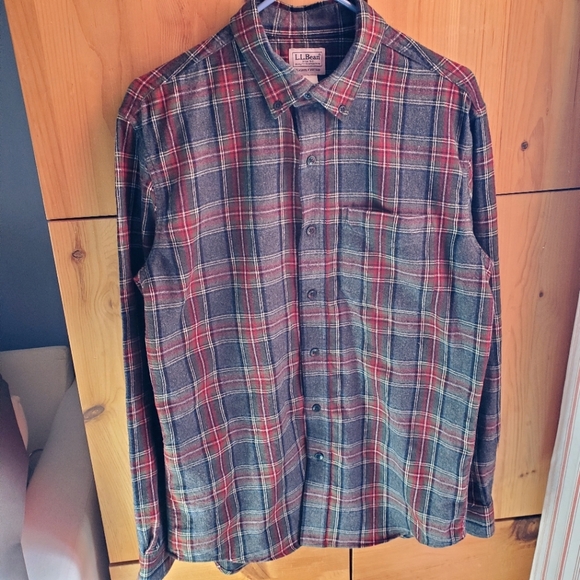 LL Bean Men's Grey & Red Plaid Flannel Shirt size Medium - Picture 1 of 9
